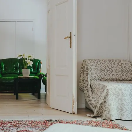 Salon In Dorcol Historical 아파트